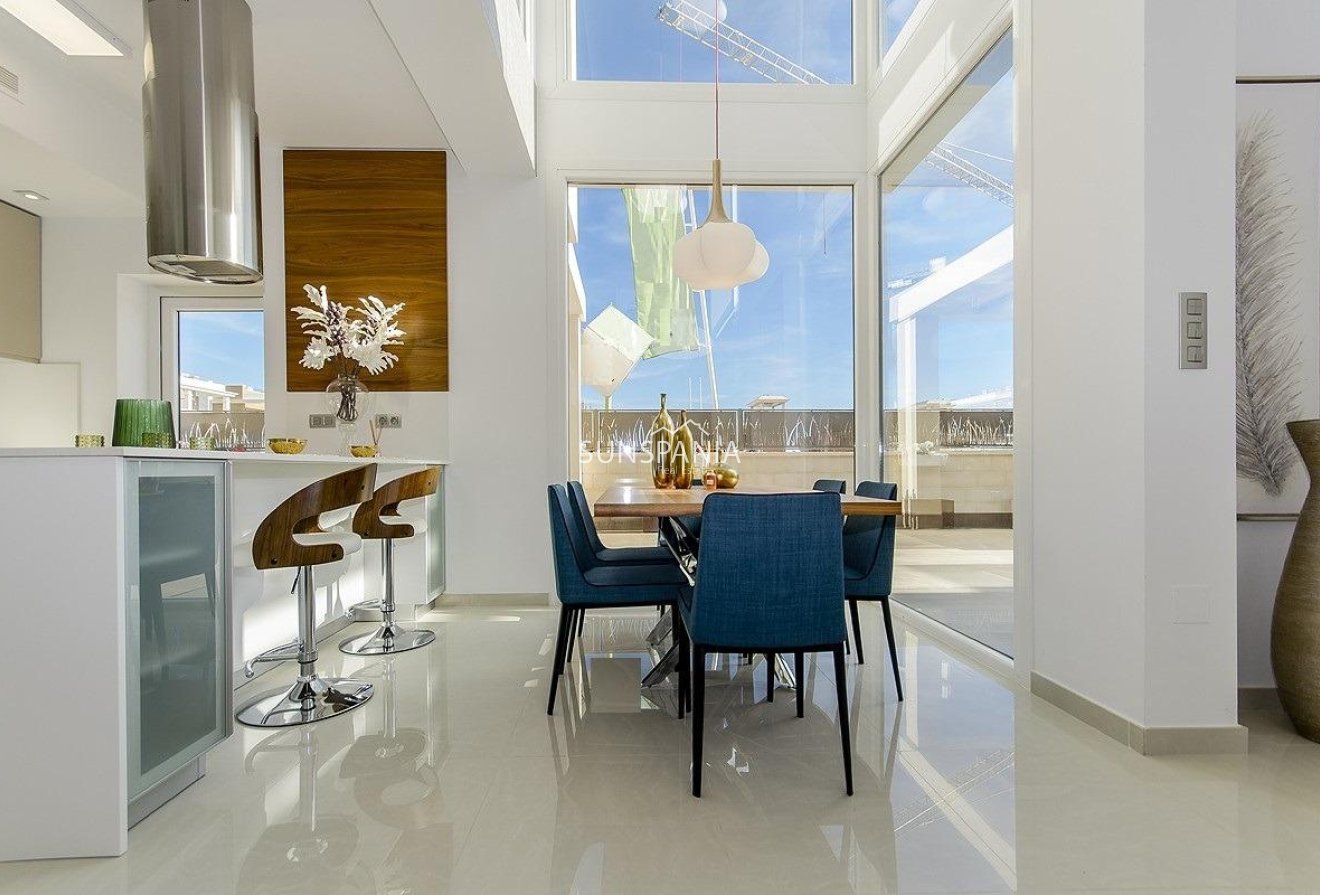 Obra nueva - Chalet -
Los Montesinos - La Herrada