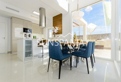 Obra nueva - Chalet -
Los Montesinos - La Herrada