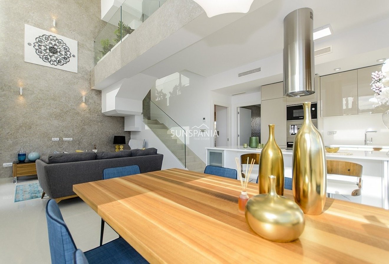 Obra nueva - Chalet -
Los Montesinos - La Herrada