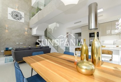 Obra nueva - Chalet -
Los Montesinos - La Herrada