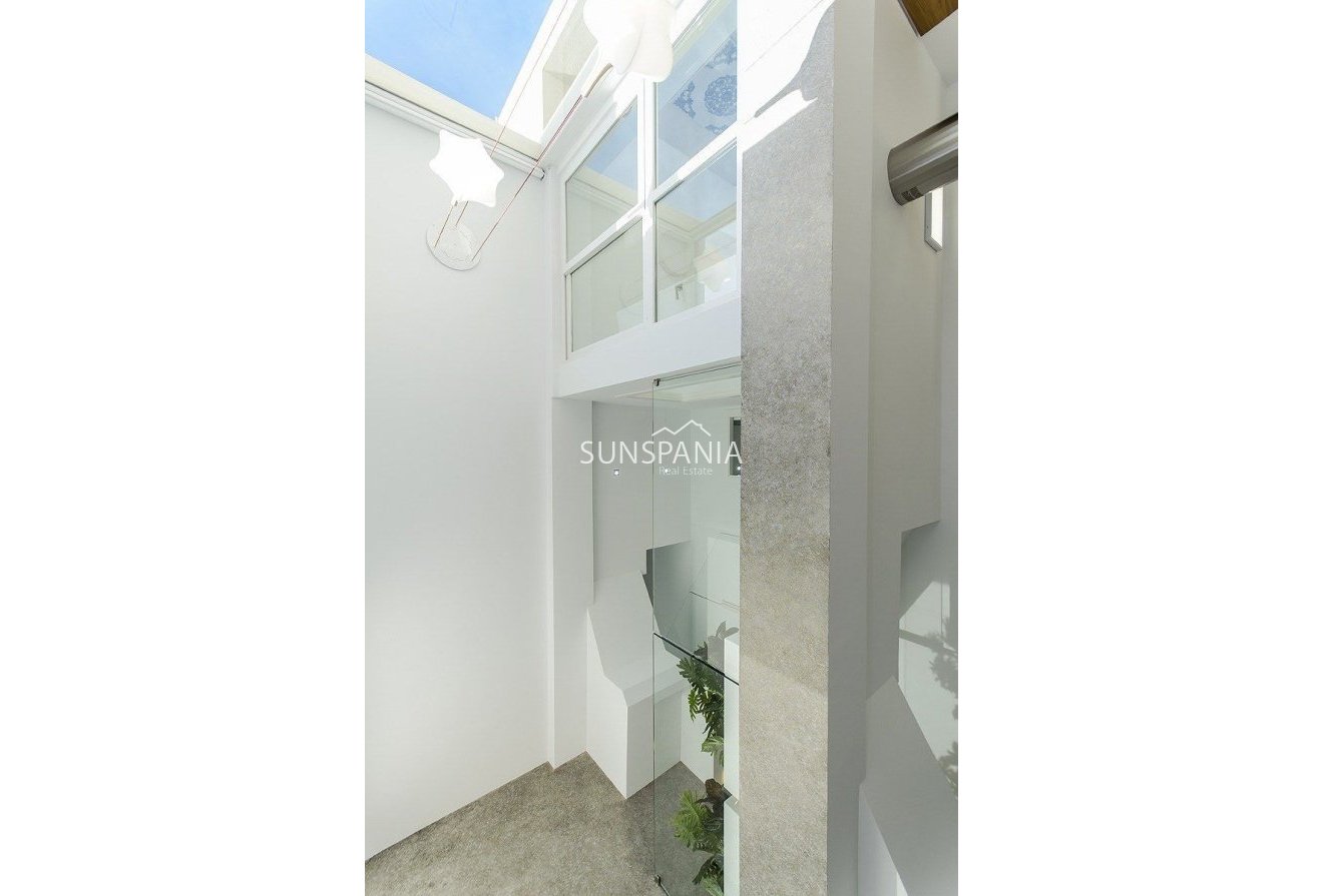 Obra nueva - Chalet -
Los Montesinos - La Herrada