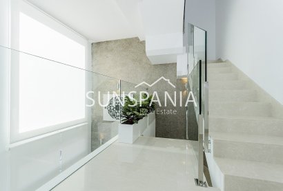 Obra nueva - Chalet -
Los Montesinos - La Herrada
