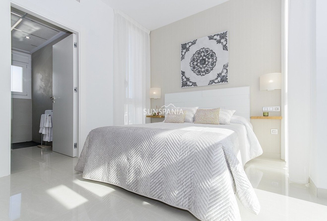 Obra nueva - Chalet -
Los Montesinos - La Herrada