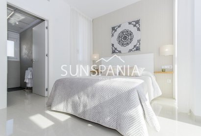 Obra nueva - Chalet -
Los Montesinos - La Herrada