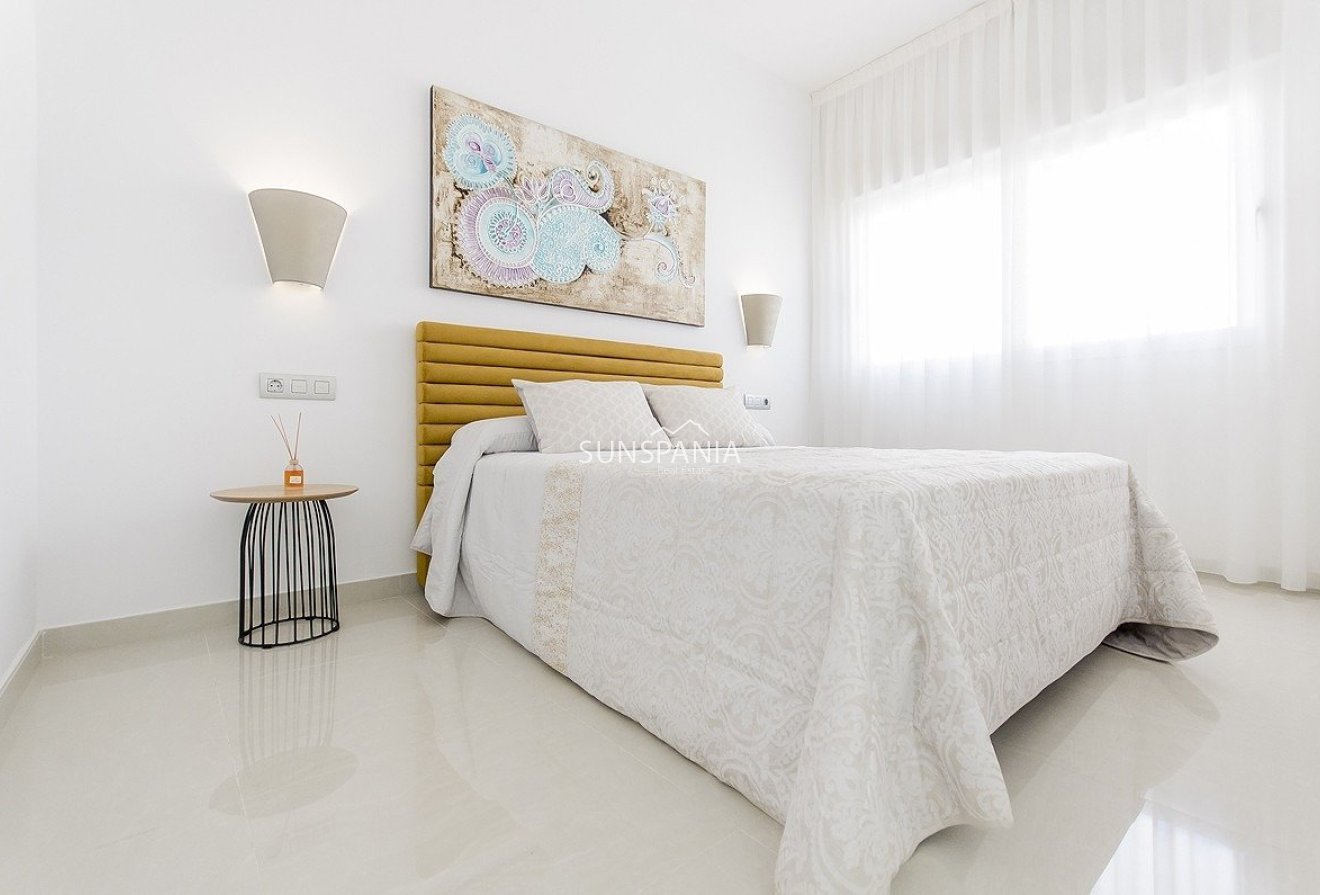 Obra nueva - Chalet -
Los Montesinos - La Herrada