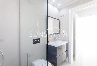 Obra nueva - Chalet -
Los Montesinos - La Herrada
