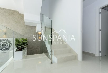 Obra nueva - Chalet -
Los Montesinos - La Herrada
