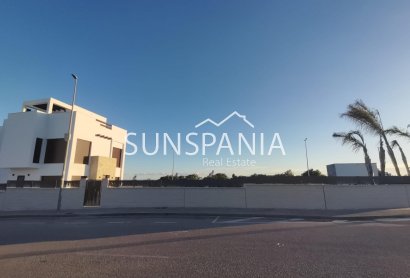 Obra nueva - Chalet -
Los Montesinos - La Herrada