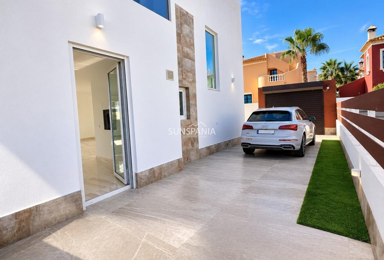 Obra nueva - Chalet -
Rojales - Golf La Marquesa (Ciudad Quesada)