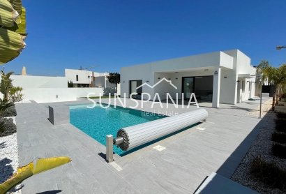 Obra nueva - Chalet -
Rafal - polideportivo