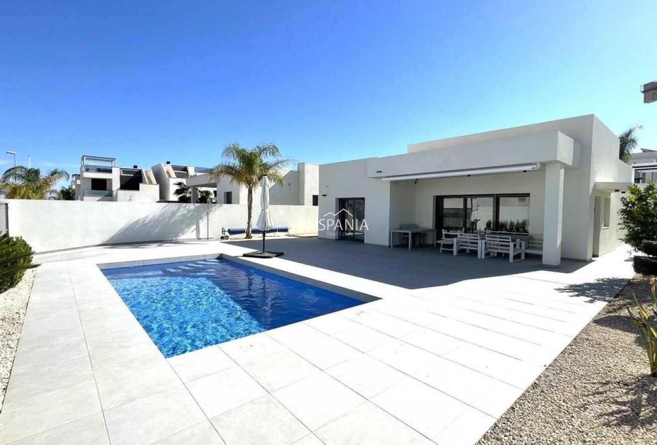 Obra nueva - Chalet -
Rafal - polideportivo
