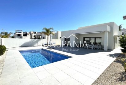 Obra nueva - Chalet -
Rafal - polideportivo