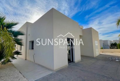 Obra nueva - Chalet -
Rafal - polideportivo