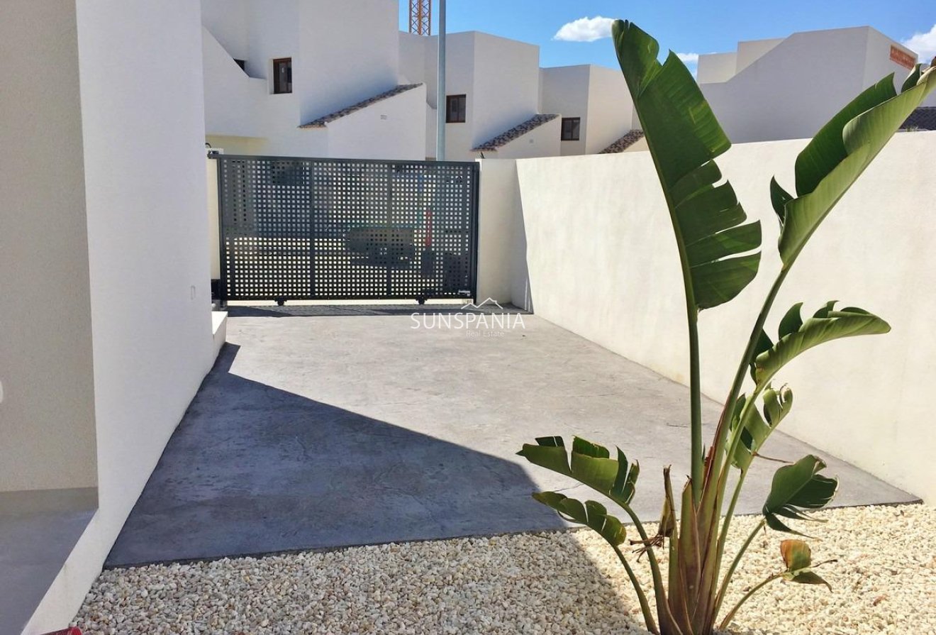 Obra nueva - Chalet -
Rafal - polideportivo