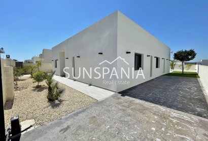 Obra nueva - Chalet -
Rafal - polideportivo