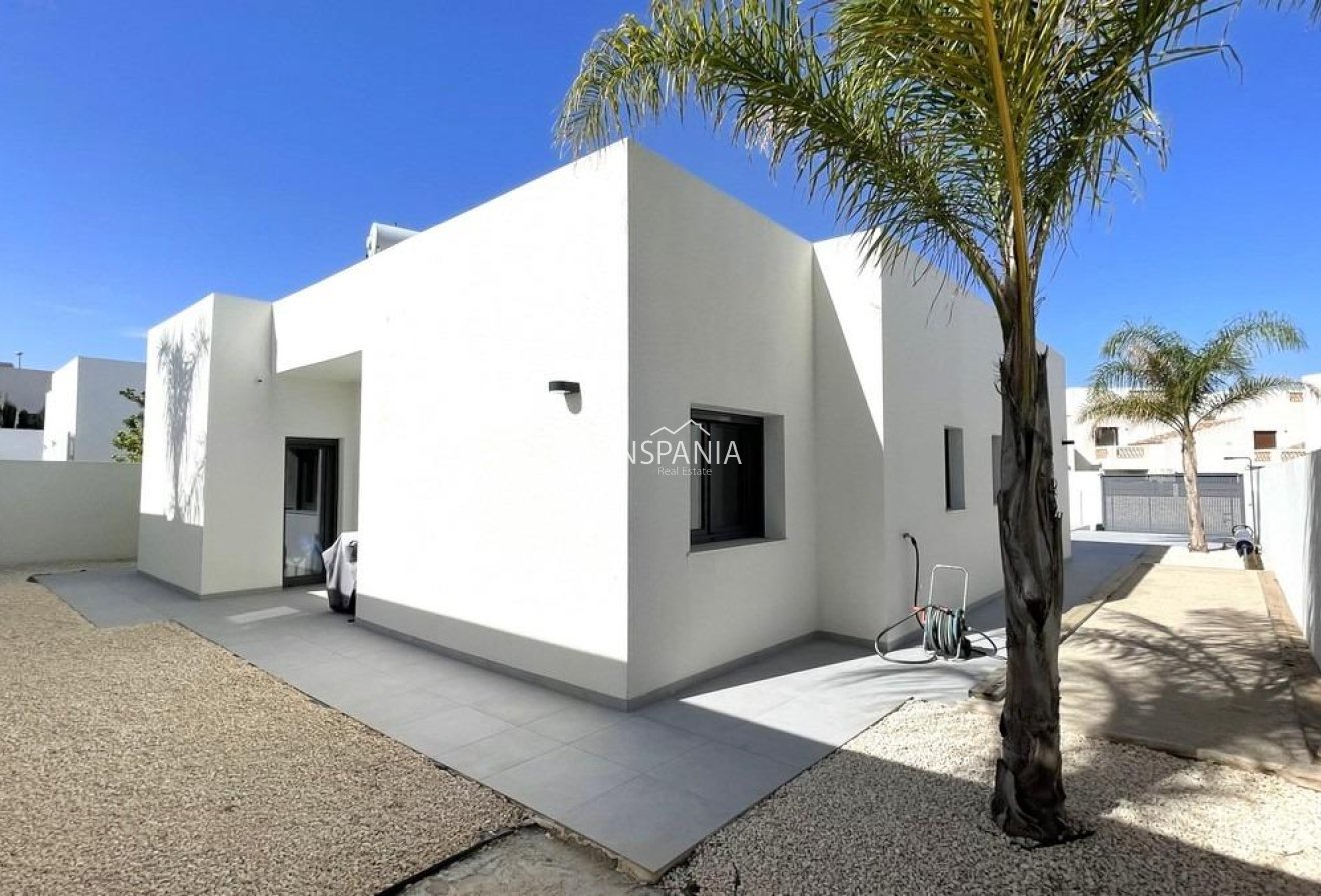 Obra nueva - Chalet -
Rafal - polideportivo