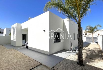 Obra nueva - Chalet -
Rafal - polideportivo