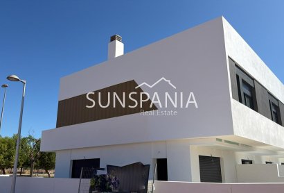 Obra nueva - Adosado -
Pilar de la Horadada - pueblo