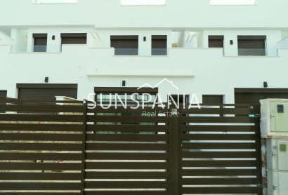 Obra nueva - Chalet -
Pilar de la Horadada - parque Andromeda