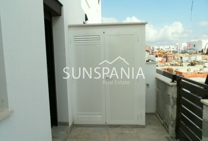 Obra nueva - Chalet -
Pilar de la Horadada - parque Andromeda