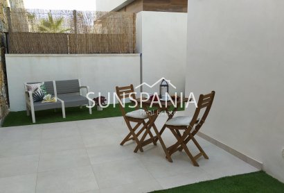 Obra nueva - Chalet -
Orihuela Costa - PAU 8