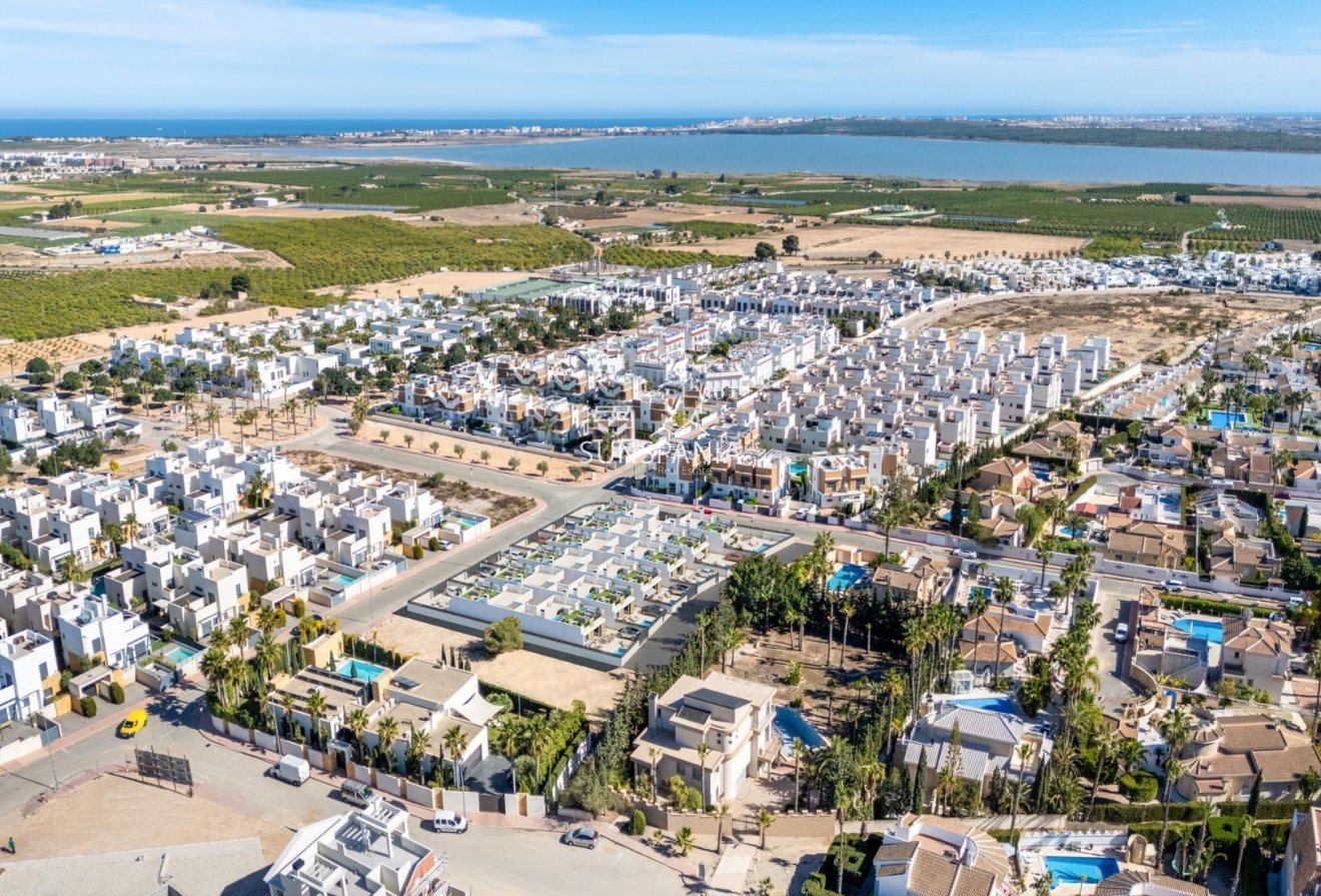 Obra nueva - Chalet -
Ciudad Quesada - Urbanizaciones