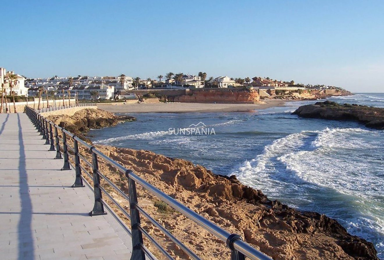 Obra nueva - Casa adosada -
Orihuela Costa - Las Filipinas