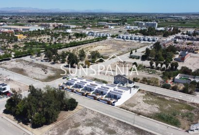 Obra nueva - Chalet -
Dolores - polideportivo