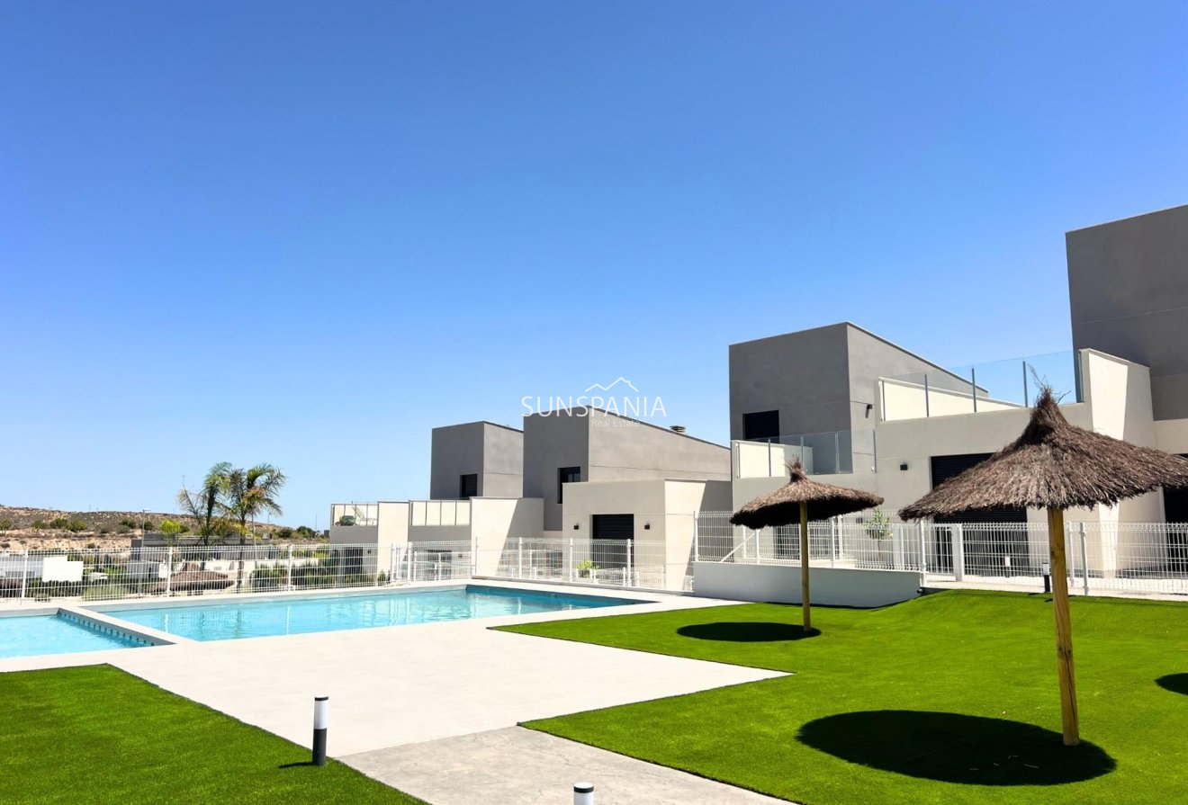 Obra nueva - Casa adosada -
Banos y Mendigo - Altaona Golf And Country Village