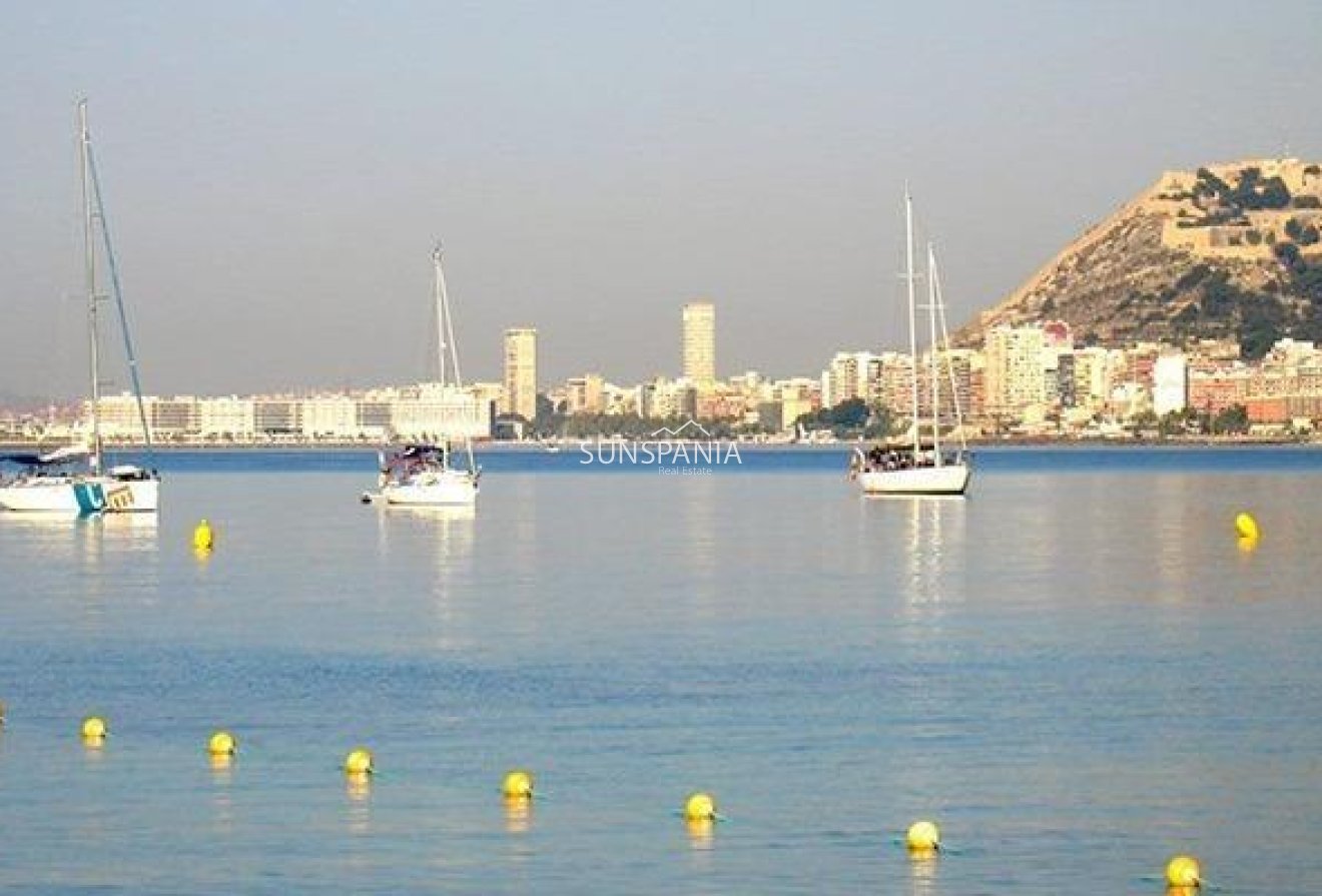 Obra nueva - Apartamento / piso -
El Verger - Zona De La Playa