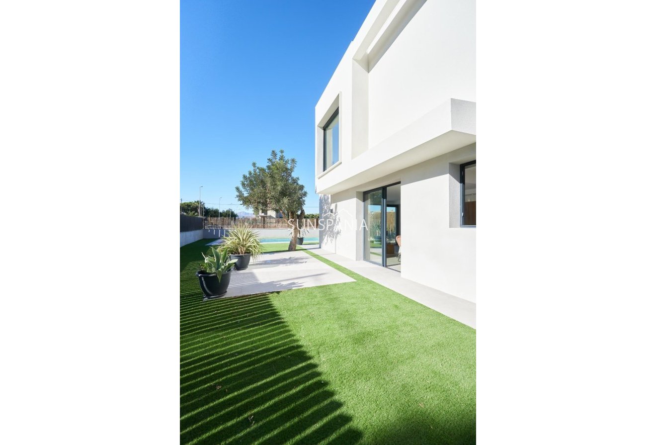 Obra nueva - Chalet -
San Juan Alicante - La Font