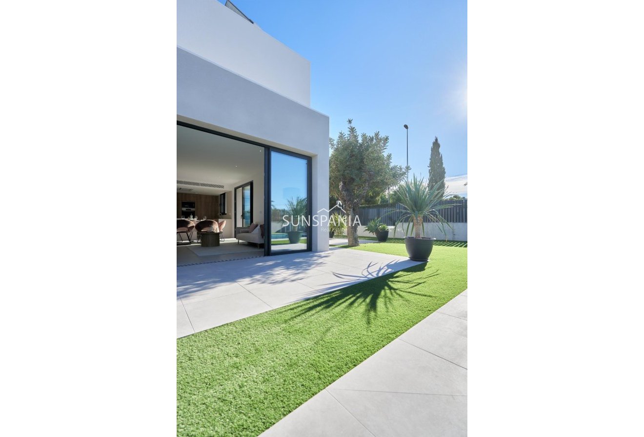 Obra nueva - Chalet -
San Juan Alicante - La Font