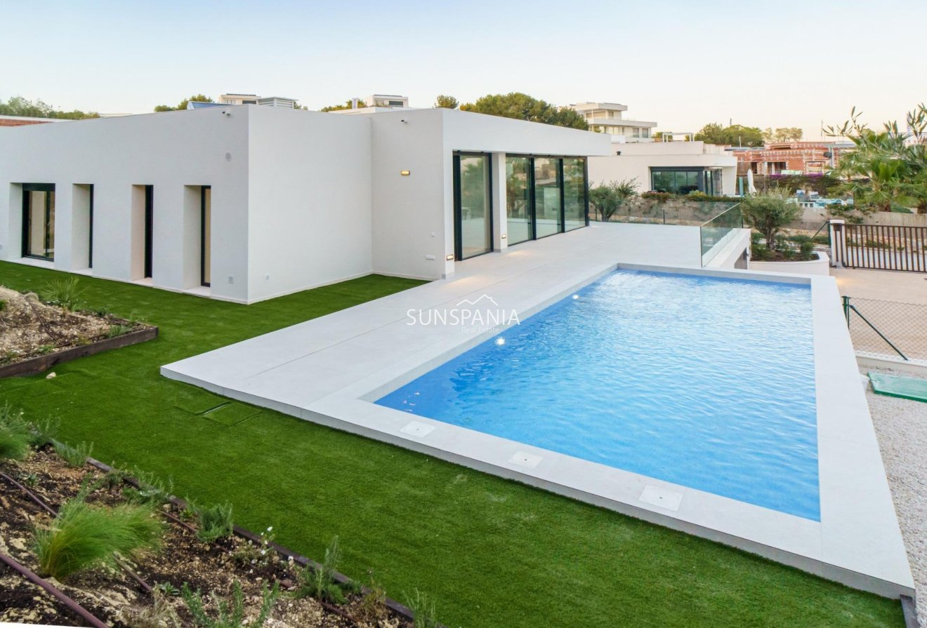 Obra nueva - Chalet -
Orihuela - Las Colinas Golf