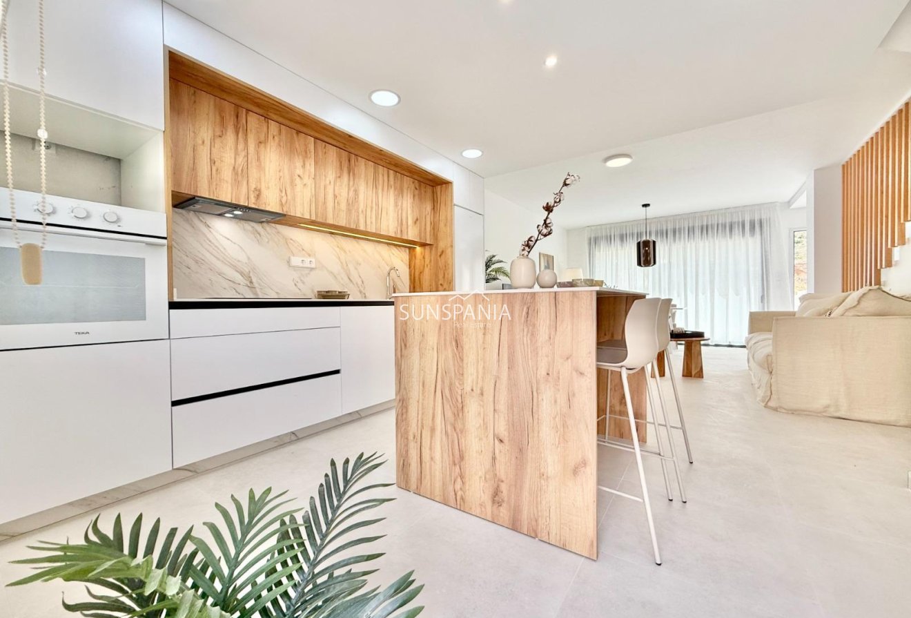 Obra nueva - Adosado -
Cox - San Fernando