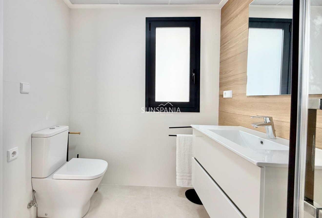 Obra nueva - Adosado -
Cox - San Fernando