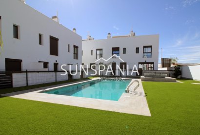 New Build - Townhouse -
Pilar de la Horadada - parque Andromeda