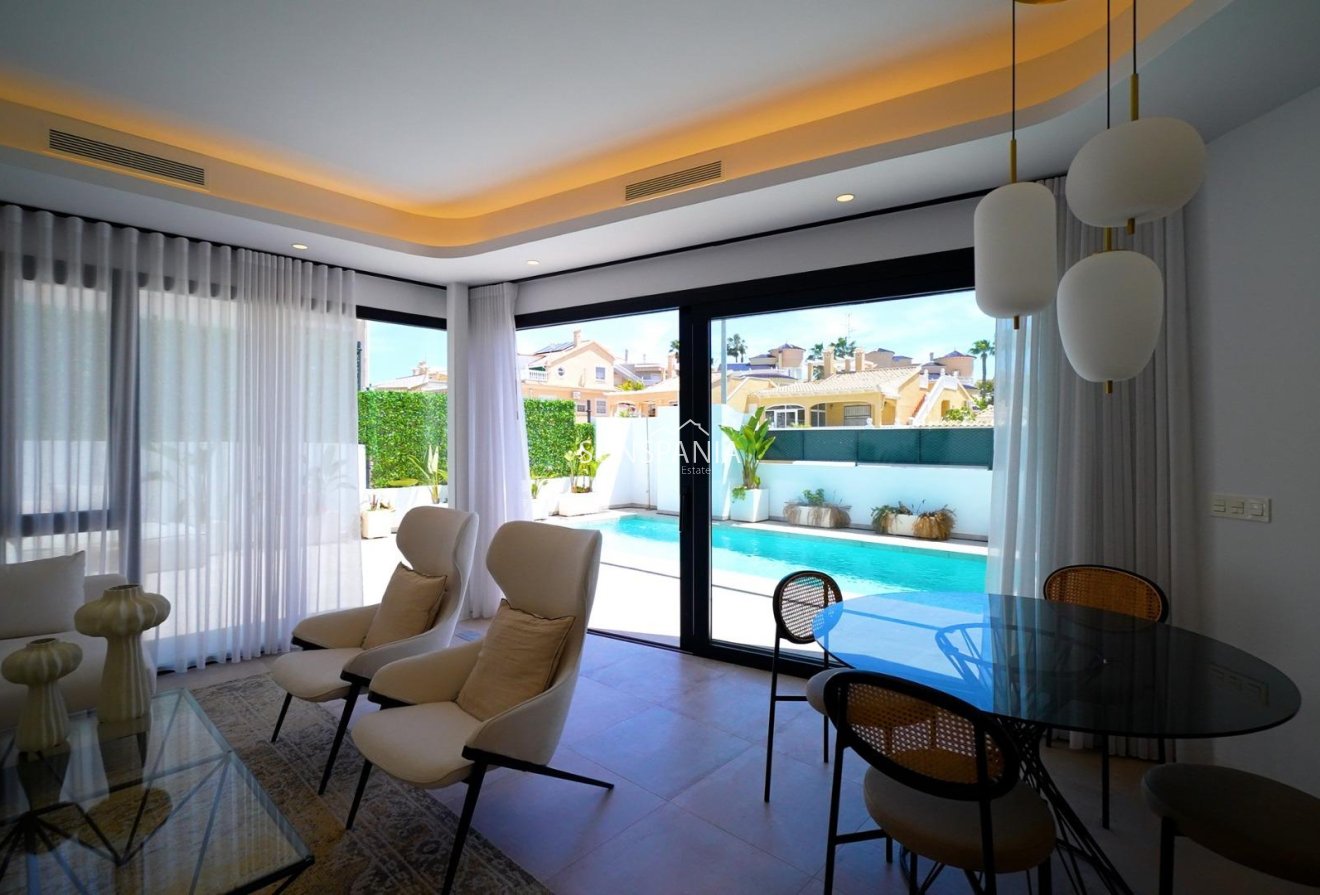 Obra nueva - Chalet -
Orihuela Costa - Los Altos