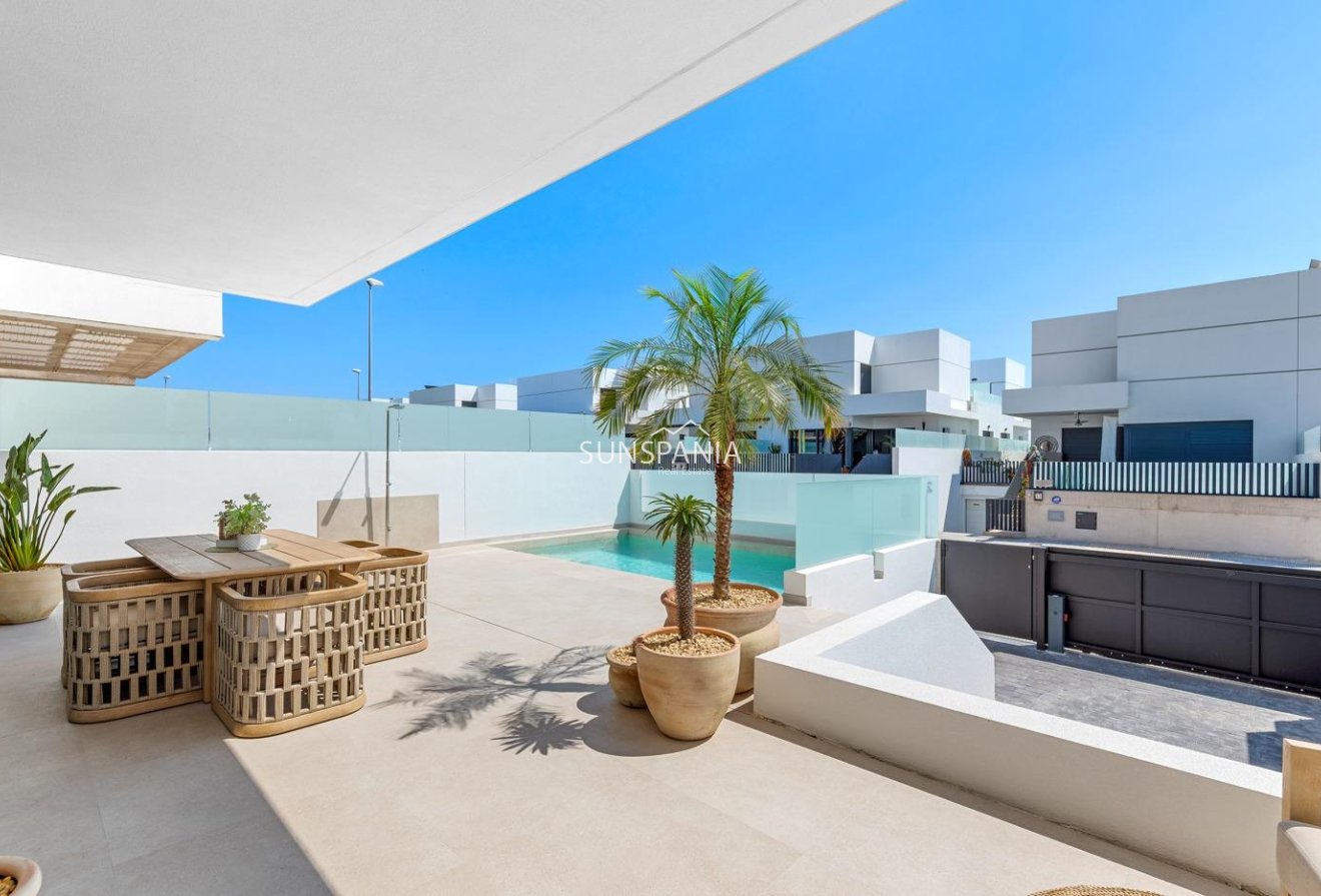 Obra nueva - Chalet -
Dolores - Sector 3