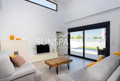 Obra nueva - Chalet -
Daya Nueva - Centro