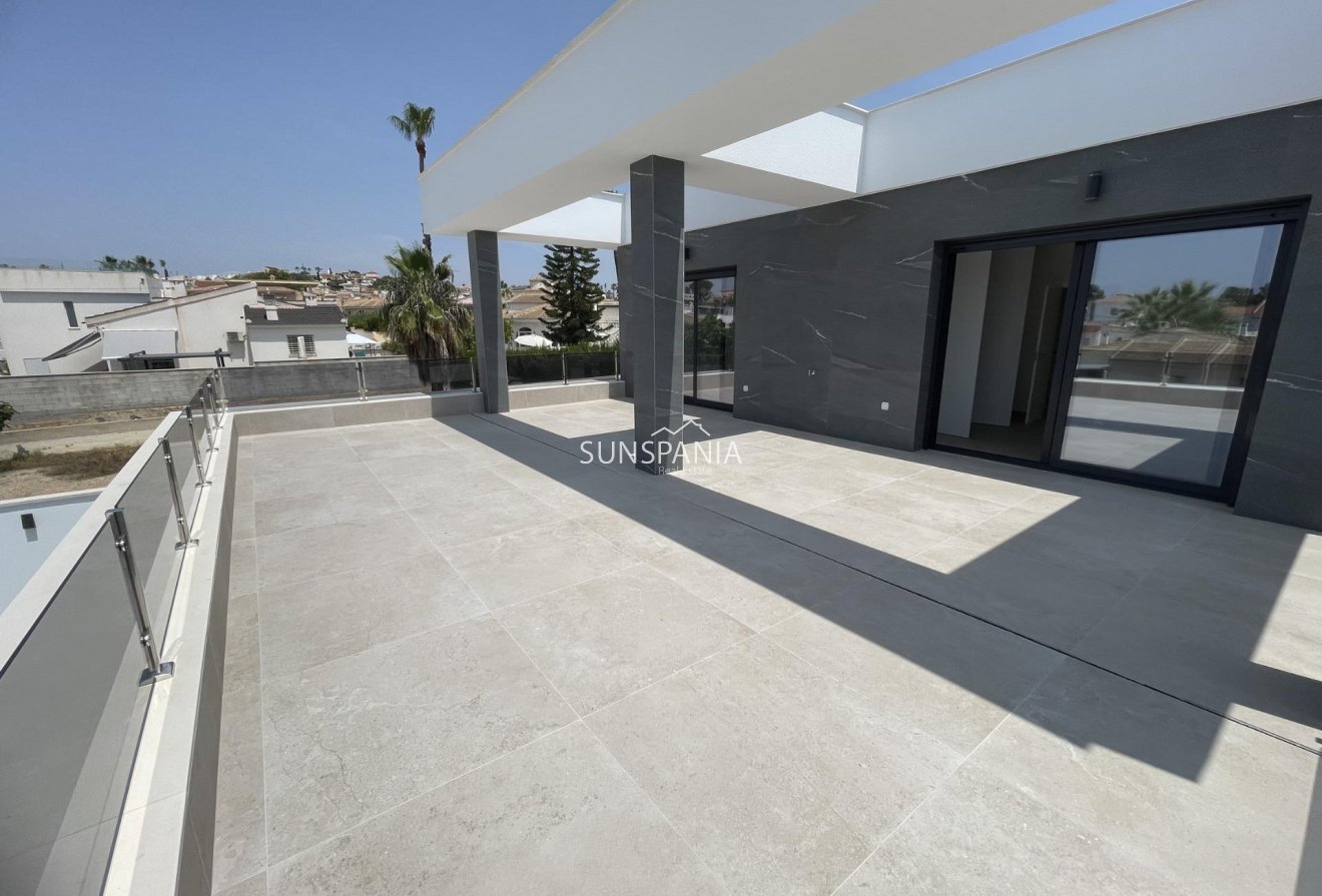 Obra nueva - Chalet -
Rojales - Ciudad Quesada