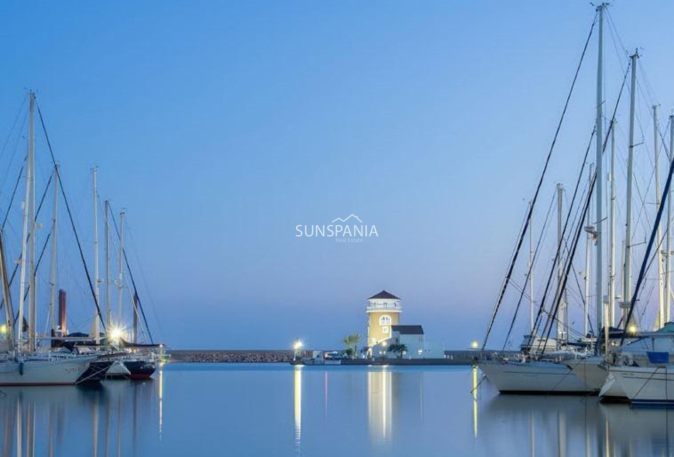 Obra nueva - Piso -
Almerimar