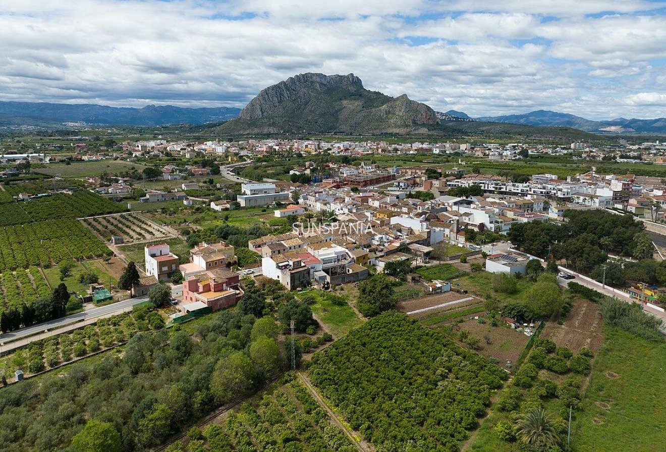 Obra nueva - Chalet -
Els Poblets - Partida Barranquets