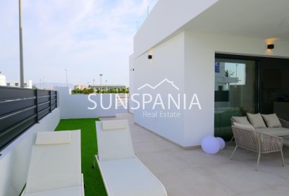 Obra nueva - Chalet -
Dolores - polideportivo