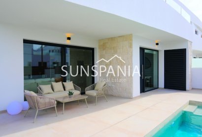 Obra nueva - Chalet -
Dolores - polideportivo