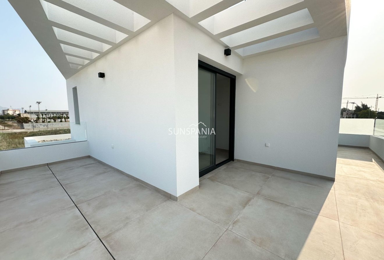 Obra nueva - Chalet -
Dolores - polideportivo