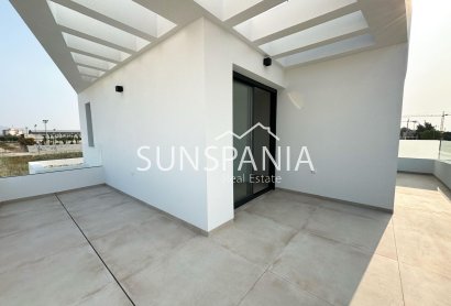 Obra nueva - Chalet -
Dolores - polideportivo