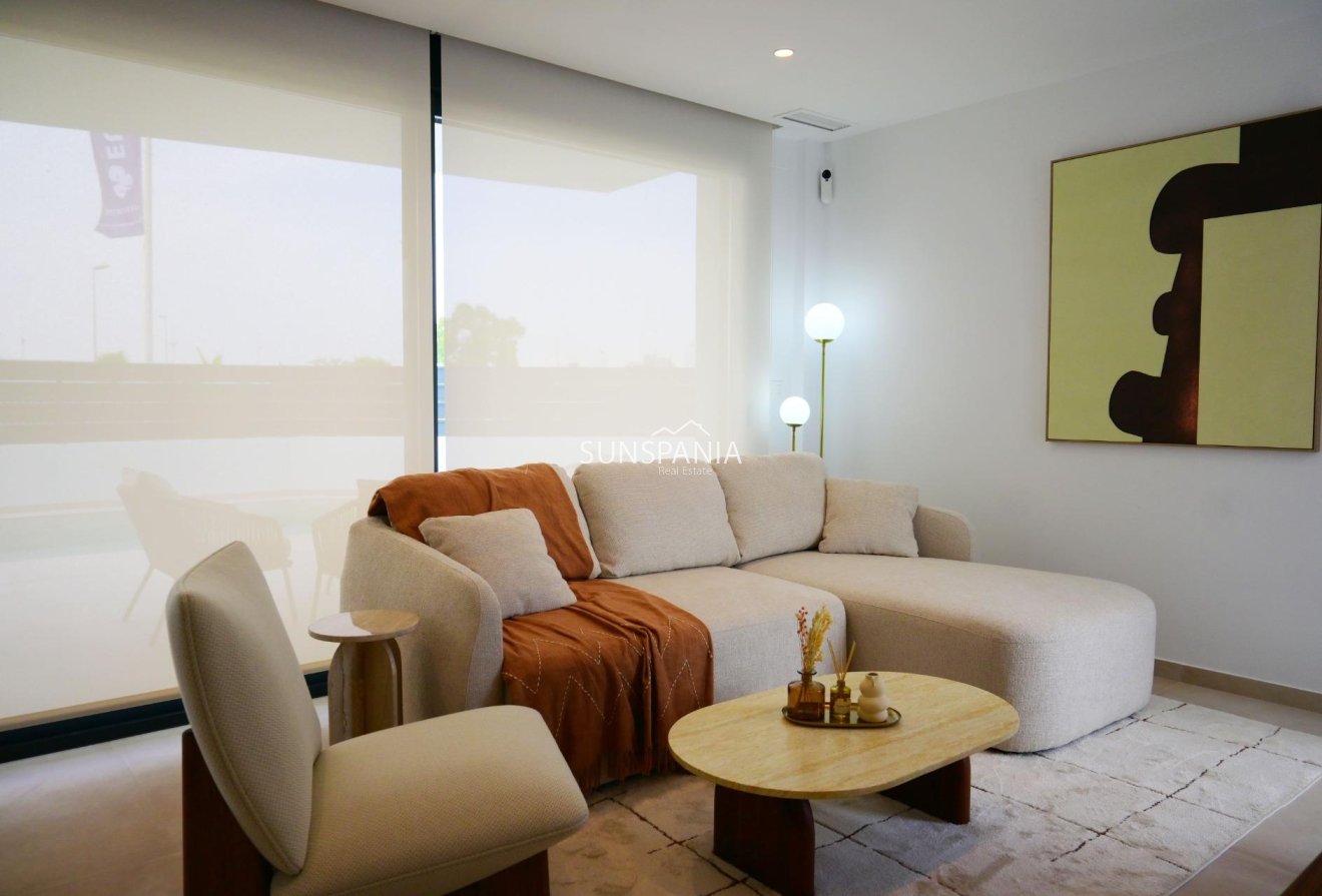 Obra nueva - Chalet -
Dolores - polideportivo