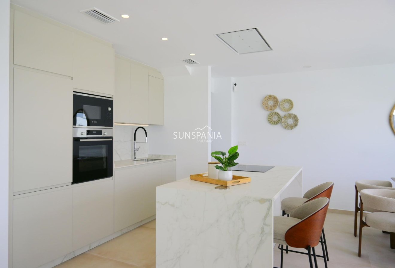 Obra nueva - Chalet -
Dolores - polideportivo