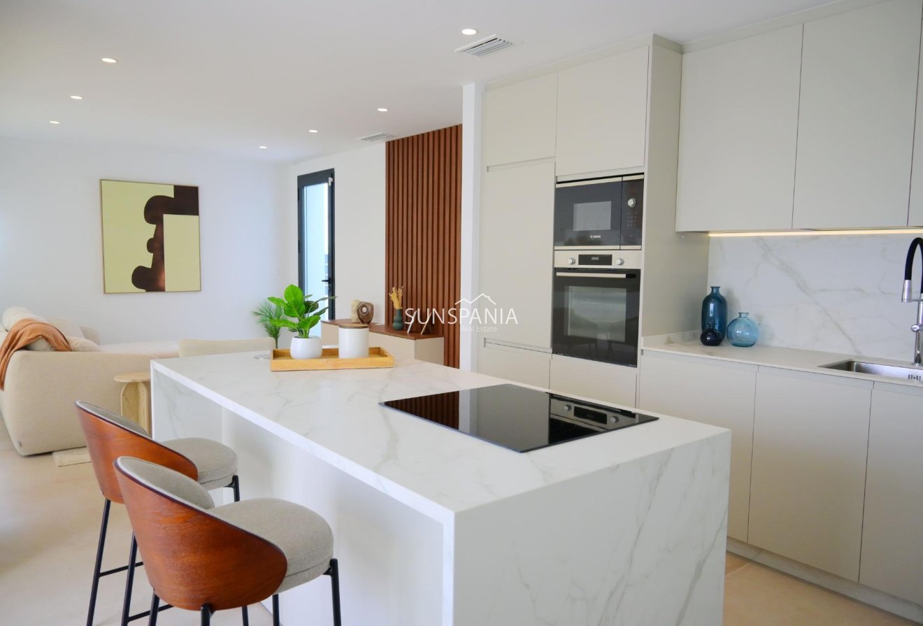 Obra nueva - Chalet -
Dolores - polideportivo