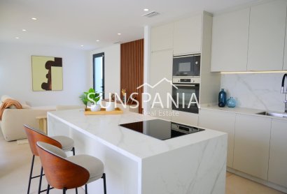 Obra nueva - Chalet -
Dolores - polideportivo